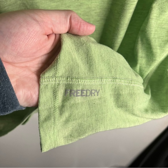 Eddie Bauer Motion Tee - Picture 4 of 5